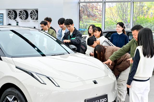 領(lǐng)克Z20實車到店體驗：性能卓越，空間舒適度遠(yuǎn)超想象-有駕