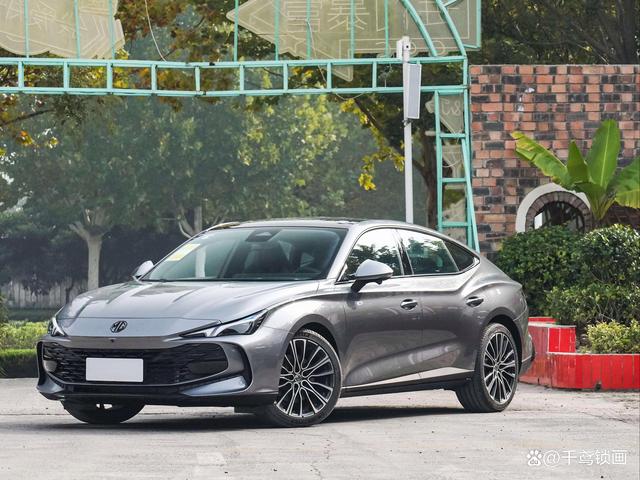 全球顏值巔峰之作，大溜背+電動尾門，2.0T+9AT秒殺豐田卡羅拉！-有駕