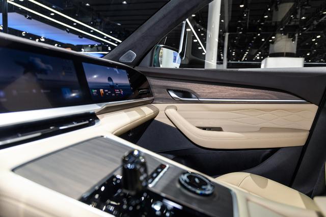 車展自帶引流效果？星越L東方曜實力火爆展臺！-有駕