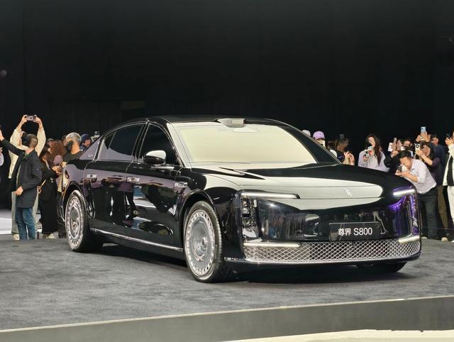 尊界S800發(fā)布，預(yù)售100萬~150萬，比邁巴赫S級豪，瞄準(zhǔn)大勞+賓利-有駕