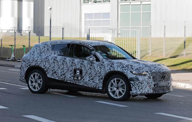 全新奔馳GLC EV偽裝諜照 尾燈細(xì)節(jié)曝光 基于純電平臺(tái)打造-有駕