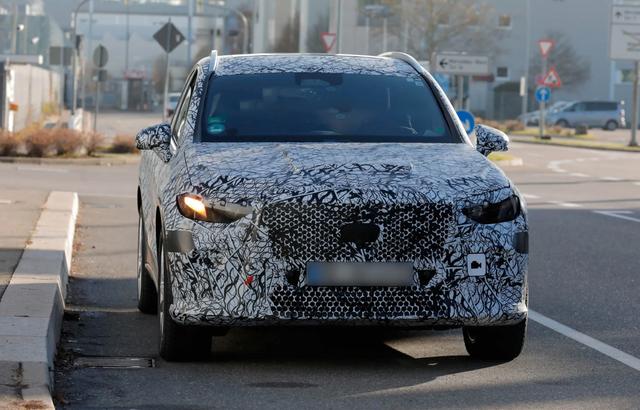 全新奔馳GLC EV偽裝諜照 尾燈細(xì)節(jié)曝光 基于純電平臺(tái)打造-有駕