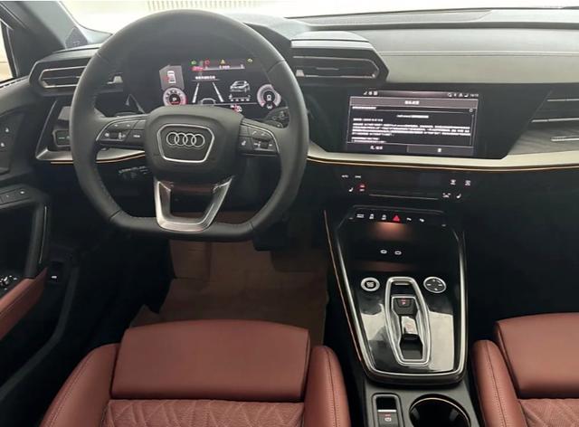 新款奧迪A3L，車標能發光，軸距提升50mm，升1.5T動力，真香預警-有駕