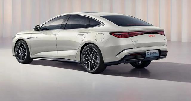 比亞迪新車驚爆價！B級豪車僅12.8萬，長近5米油耗4.8L-有駕