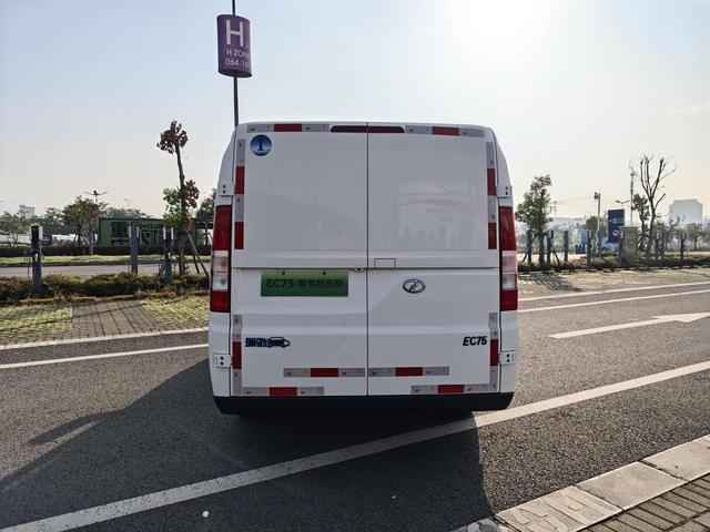 不到一頓飯快充80%，瑞馳EC75智駕超充版智能安全夠領先！-有駕