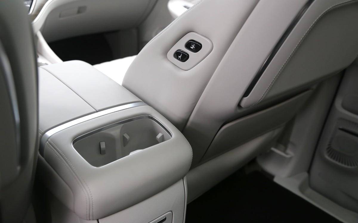 未婚青年請跳過，中年大叔點進來，插電混動版iMAX8看一下！