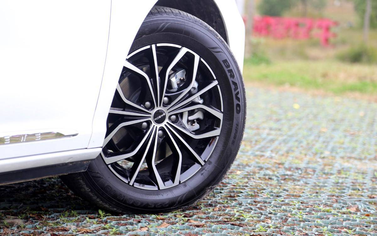 未婚青年請跳過，中年大叔點進來，插電混動版iMAX8看一下！