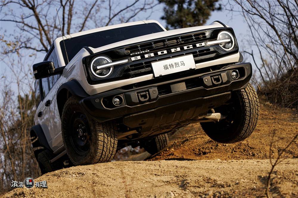 圖1：福特烈馬墨鉆車型_副本.jpg