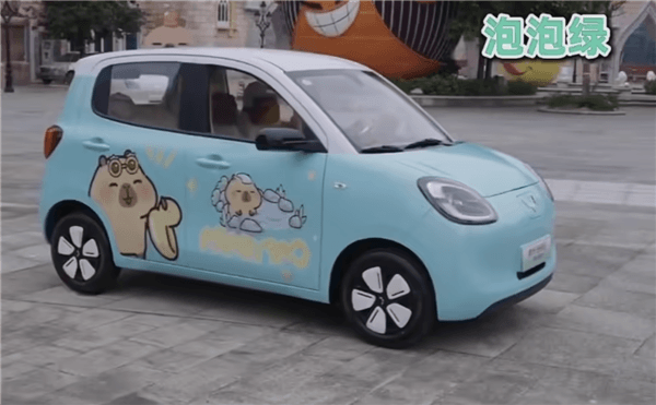 聯名卡皮巴拉小黃豚！五菱宏光MINIEV四門版實車曝光