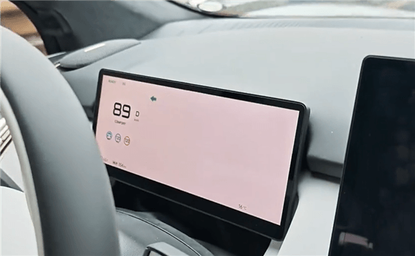 小鵬P7+高速上屏幕全黑：重啟正常后10幾分鐘后復現