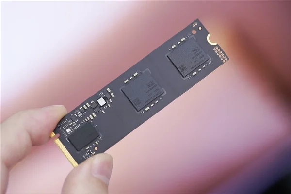 疾速7000MB/s！長江存儲PC450 1TB SSD圖賞